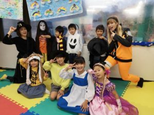 英語学童KISの児童がハロウィンイベントで仮装